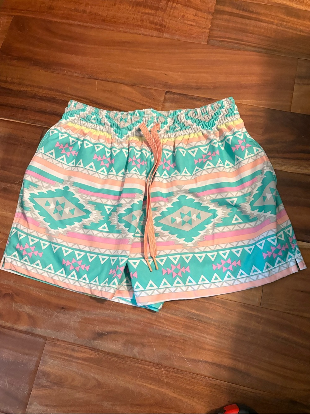 Chubbies Swim Trunks Mens Medium 4” Inseam Retro Aztec Print Lined Shorts (1289)